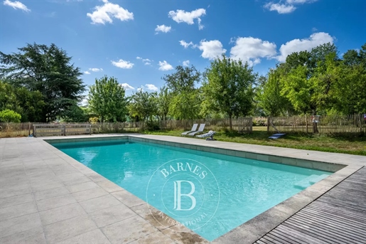 Montfort l'Amaury (78) - Thatched cottage 480 m² - Park 2.5 ha - Swimming pool - Tennis