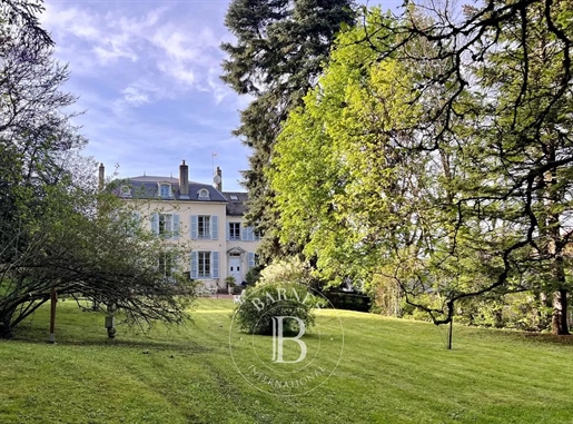 Givry - Mansion - Park, swimming pool and outbuildings