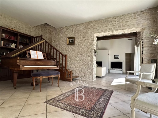 50 minutes from Paris – Charming village house with swimming pool - 2 ha of parkland and woods