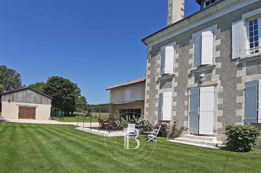 20 minutes from Poitiers - Tastefully renovated mansion - 2 ha plot of land with swimming pool