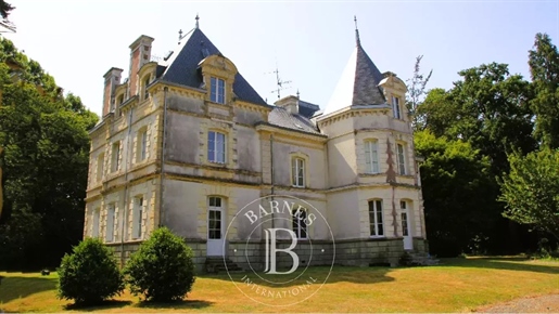 Aux portes de Rennes - Château du XIXème - 450 m² habitable - 16 ha de terrain