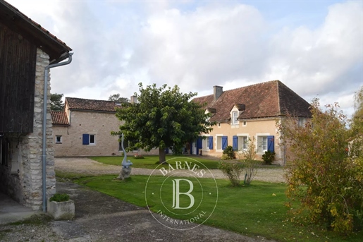 Near Chauvigny - 18th century country property - 1 ha land and swimming pool