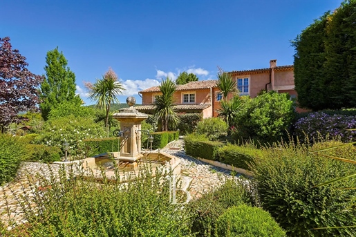 Var - Uitzonderlijk eigendom - Landgoed met vijf villa's, drie zwembaden op het perceel van 20 ha m
