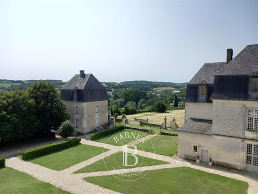 Bordeaux region - Exceptional 15th and 17th century Chateau - Historic Monument