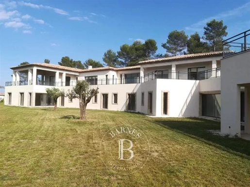Var - Terre Blanche - Contemporary villa 900 m2 -1 hectare