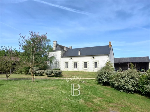 Sole Agent - Vienne department - Very charming property with pond and pool - 15 acres of land
