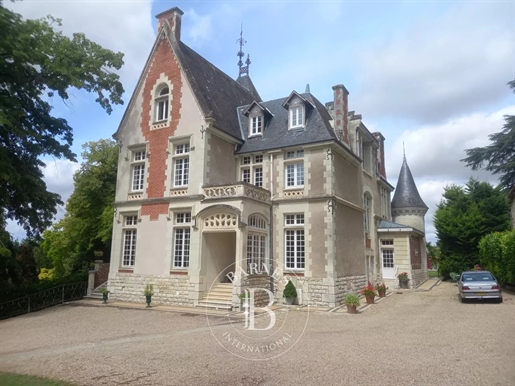 Loudun (86) - 19th century château - 62 acres of land with equestrian facilities