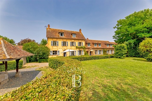 Normandy, Louviers, bright farmhouse completely restored of about 400 m² on 3300 m² of land