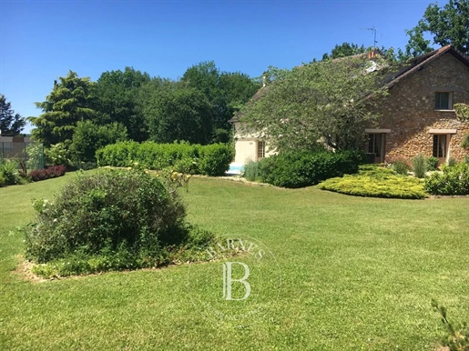 Auvers-Saint-Georges (91) - House with swimming pool and tennis court - 8473 m² of wooded grounds