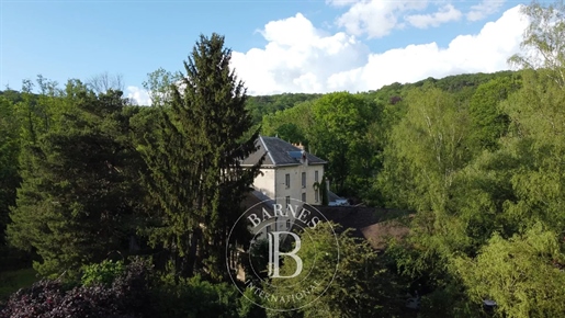 Saint Rémy les Chevreuse, renovated mill with 624m2 of living space on 3231m2 of land with outbuildi
