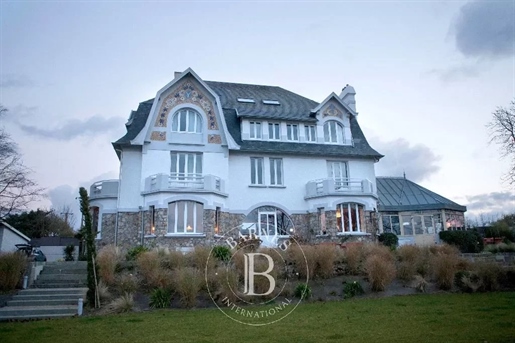 Wunderschöne Villa aus dem zwanzigsten Jahrhundert mit Panoramablick auf das Meer und die Chausey-I