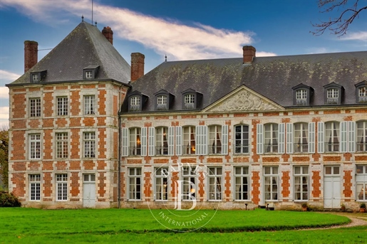Exclusive - Normandy - Château and woods - 13 hectares