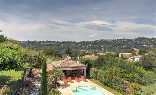 Villa 244m² with pool and castle views