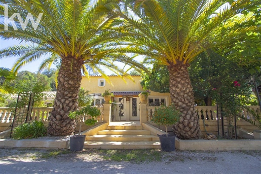 Property of one hectare in the middle of the vineyards - Hyeres