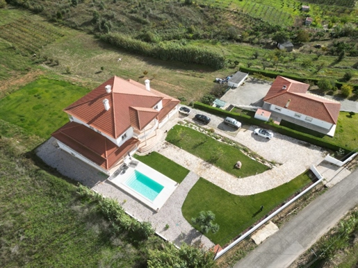 Exceptional house 20 minutes from the beaches of the Costa da Prata with its vineyards. + 4 apartmen