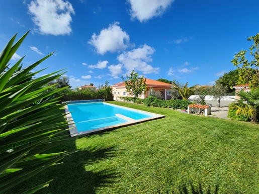 3 bedroom villa with swimming pool on a plot of 1885m2