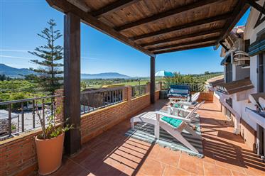 Villa entièrement modernisée à vendre à Pizarra