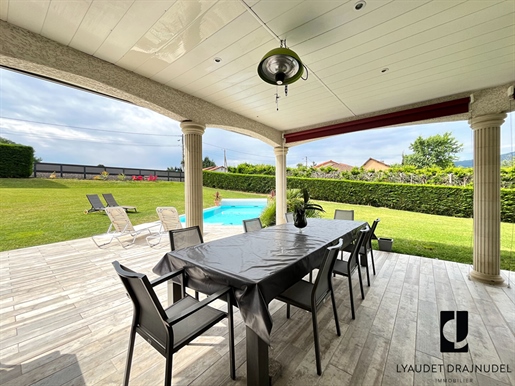 Villa contemporaine avec piscine et Spa - 4 chambres - 5893 m2 terrain - 160 m2 garage