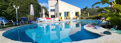St Laurent du Var: Moderne Villa mit Meerblick und Infinity-Pool