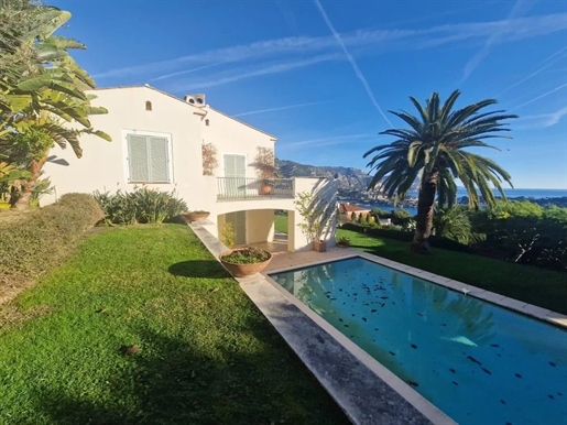 Superb Provençal villa with panoramic sea view