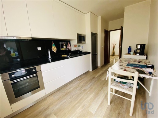 Appartement T3 à Porto de 1101,00 m²