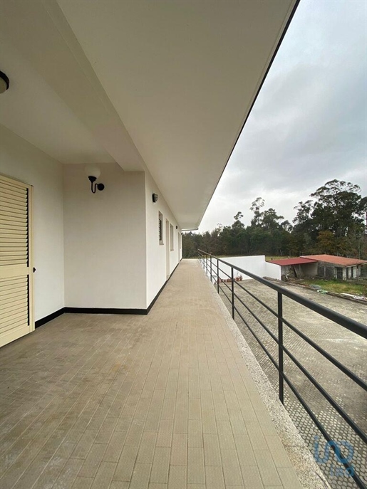 Huis met 4 Kamers in Aveiro met 400,00 m²