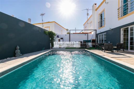 Beautiful villa with swimming pool just a few minutes from the beach.