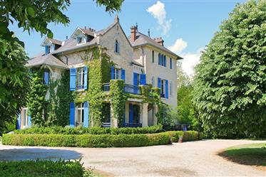 For skitne Chateau-5 losji og "oppe og går" virksomhet i Dordogne, årlig leie omsetning-100,0