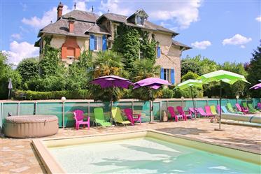 Myytävänä Chateau + 5 gîtes ja liiketoiminnan Dordogne
