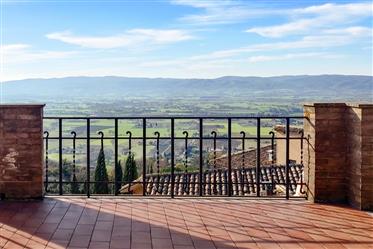 Appartamento con terrazzo panoramico in vendita ad Assisi - Kiid