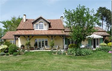 Beautifully renovated and recently extended property on 2.8 ha
