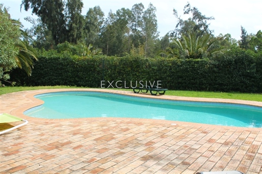 5 bedroom villa with pool in large grounds for sale on Penina Golfcourse near Alvor,Algarve