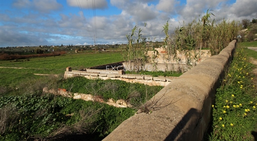 Terrain avec deux ruines pres de Salgados Golf a vendre Algarve