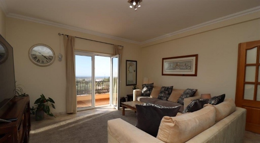 Bonito apartamento T2 (+2) com vista mar para venda em Santa Bárbara de Nexe, Algarve