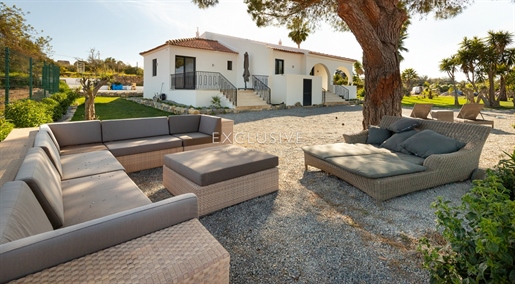 For sale charming 4 bedroom renovated villa for sale in Carvoeiro, Algarve