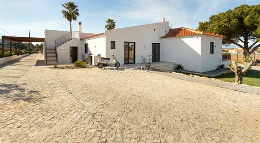 For sale charming 4 bedroom renovated villa for sale in Carvoeiro, Algarve