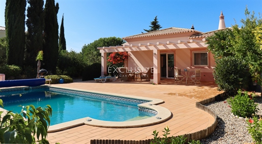 3 bedroom one-level villa for sale at the edge of Carvoeiro, Algarve