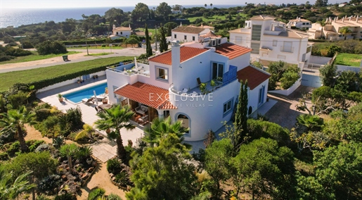 Charmante villa aan zee te koop in Albufeira, Algarve