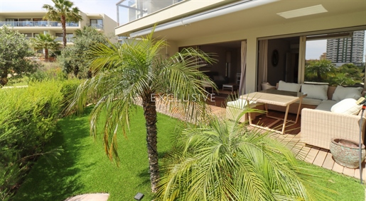 Luxe appartement, condominium met zwembad, dicht bij het strand, te koop Portimão, Algarve