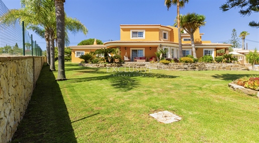 Charmante Villa à vendre à Caramujeira, Algarve