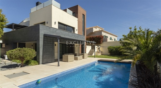 Modern villa for sale in Carvoeiro, Algarve with seaviews