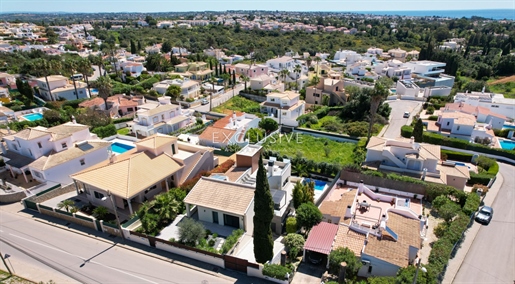 Charmante villa met zwembad te koop Carvoeiro, Algarve