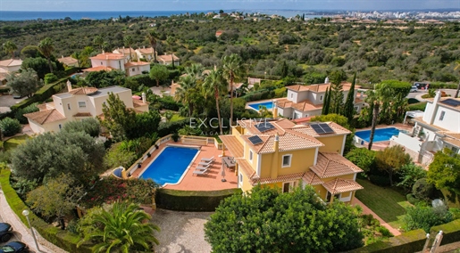 3 slaapkamer villa met zeezicht en privé zwembad te koop Carvoeiro, Algarve