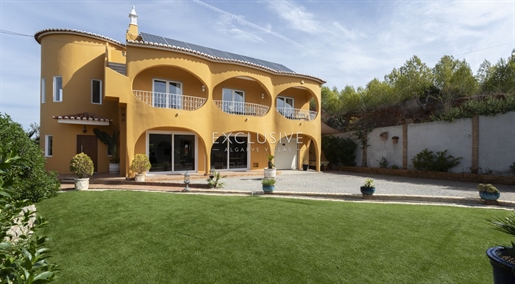 Belle villa de 5 chambres avec piscine à vendre près de Porches, Algarve