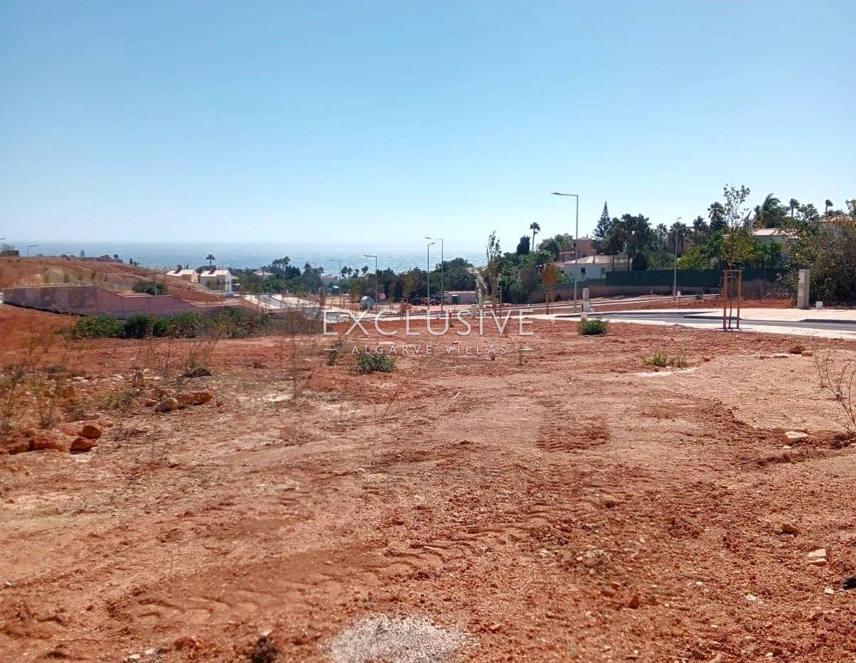 Compra: Terreno (8600)
