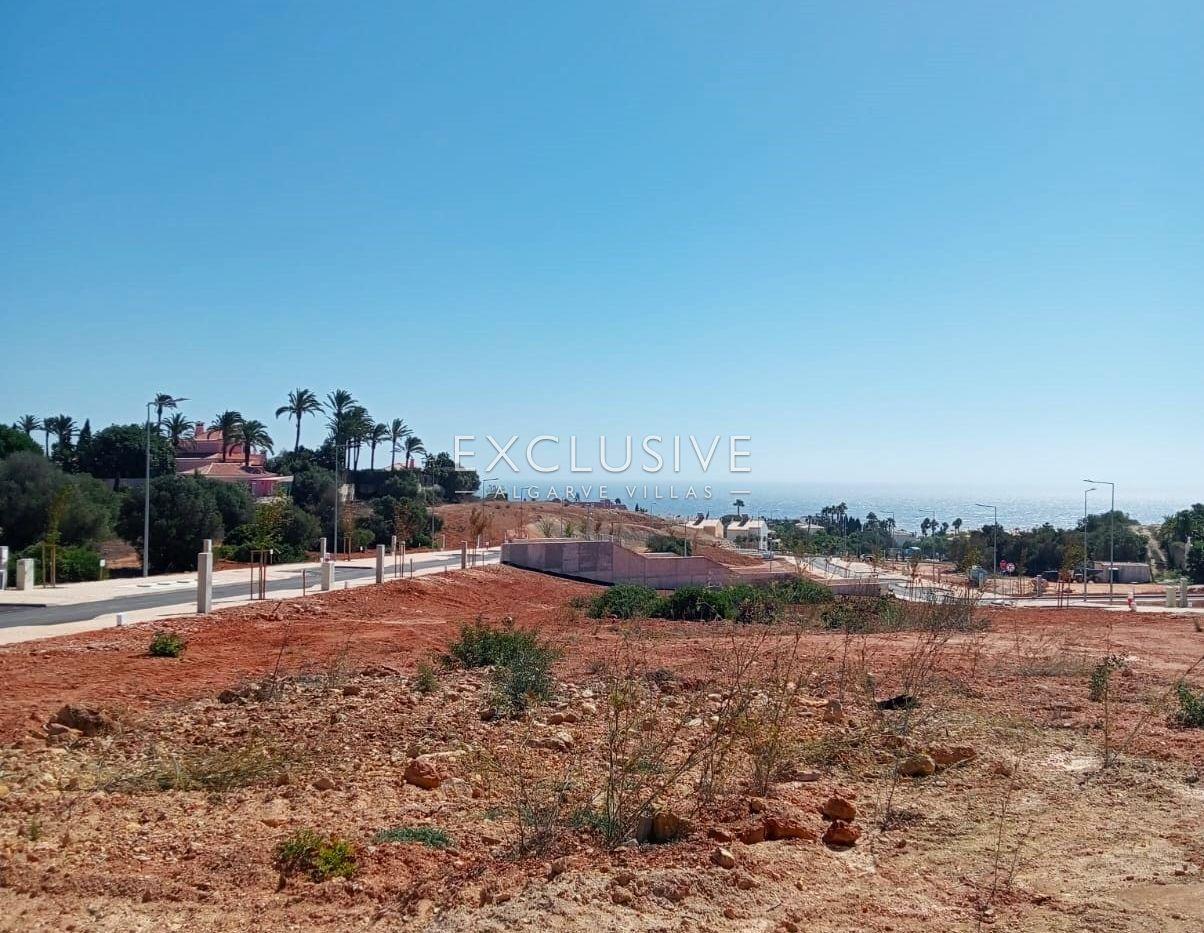 Compra: Terreno (8600)