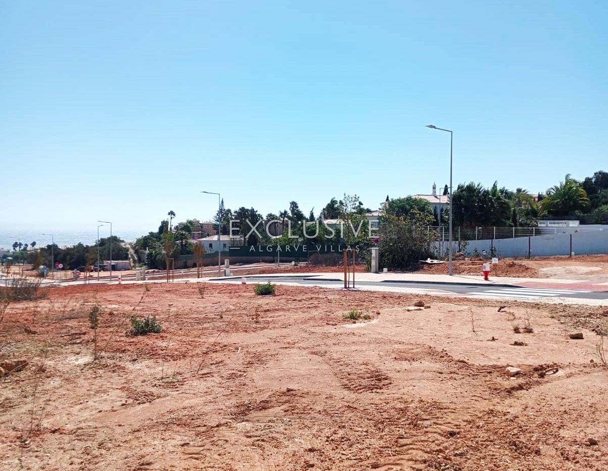 Compra: Terreno (8600)