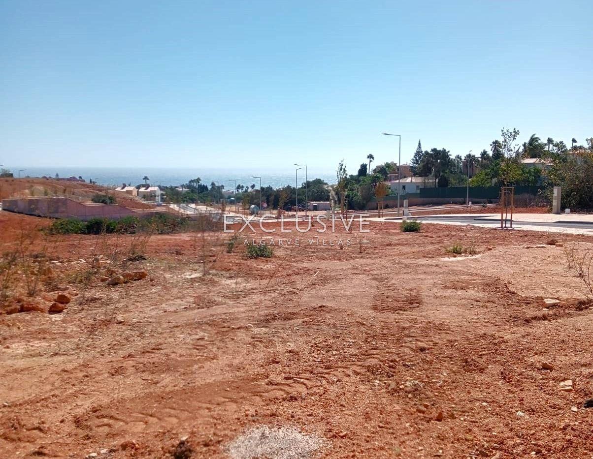 Compra: Terreno (8600)
