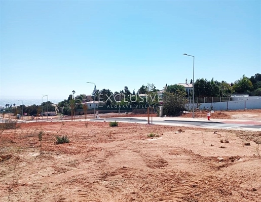 Terreno urbano para venda na Praia da Luz, Lagos, com vista para o mar