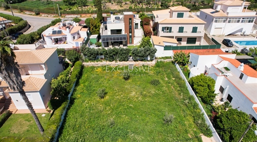 Unieke kans om een moderne villa + bouwkavel te kopen in Carvoeiro, Algarve